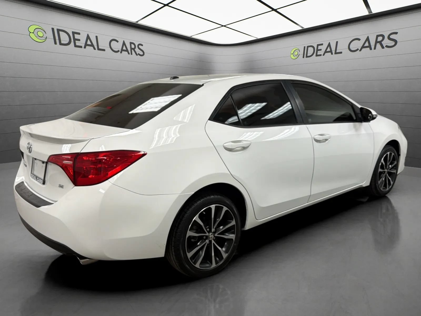 Used 2017 Toyota Corolla SE w/ SE Premium Package FWD image 6