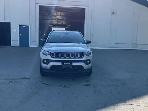 Used 2024 Jeep Compass Latitude AWD/4WD image 3