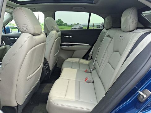 Used 2019 Cadillac XT4 Luxury w/ Cold Weather Package FWD image 11