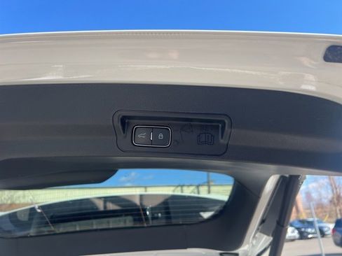 Used 2024 Ford Explorer Limited image 15