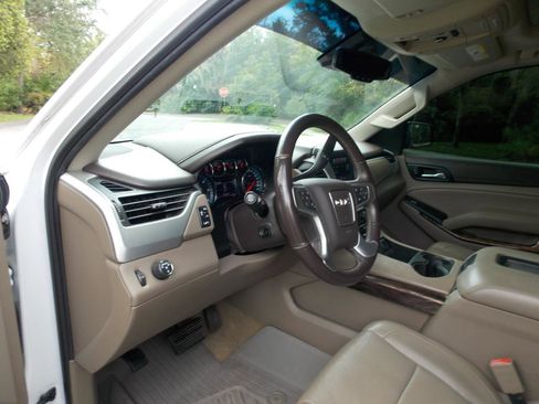 Used 2018 GMC Yukon SLT w/ Open Road Package RWD image 2