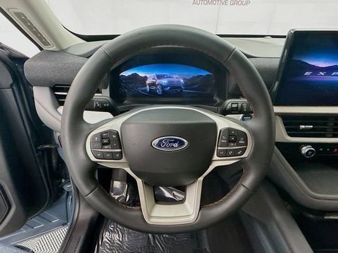 Used 2025 Ford Explorer Active AWD/4WD image 11