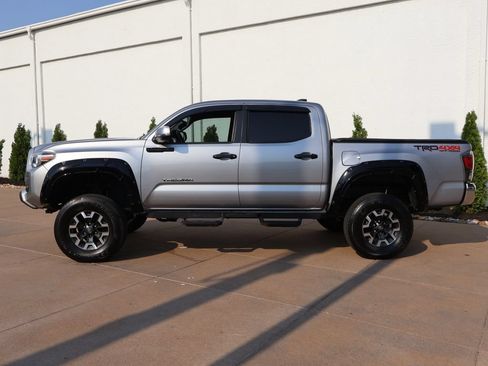 Used 2020 Toyota Tacoma TRD Off-Road AWD/4WD image 3