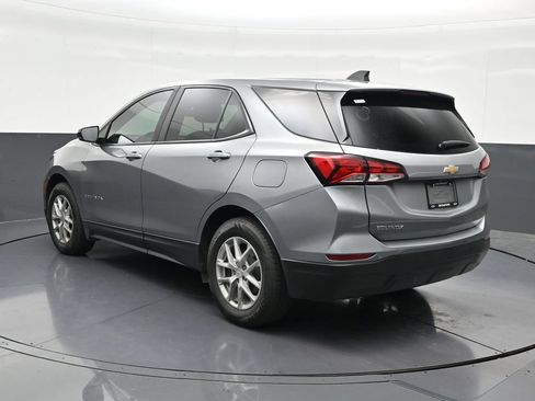 Used 2023 Chevrolet Equinox LS w/ LS Convenience Package FWD image 3