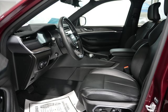 Used 2023 Jeep Grand Cherokee Overland w/ Adv Protech Group III AWD/4WD image 16