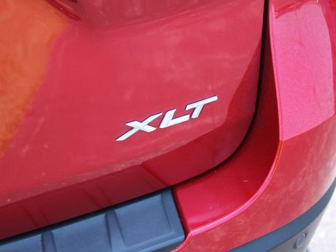 Used 2021 Ford Explorer XLT w/ Equipment Group 202A AWD/4WD image 11