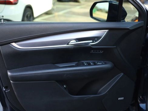 Used 2017 Cadillac XT5 Luxury w/ Driver Awareness Package image 10