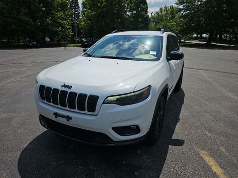 Used 2023 Jeep Cherokee Altitude Lux AWD/4WD image 2