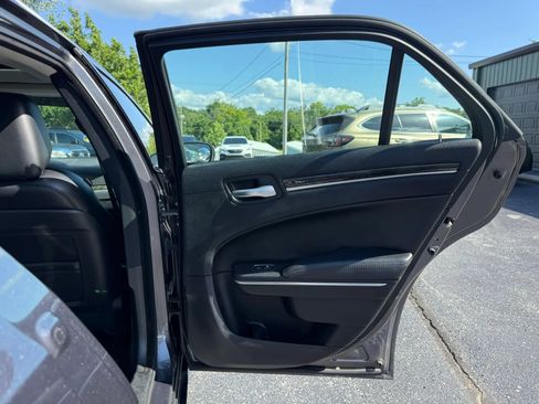 Used 2016 Chrysler 300 C RWD image 26