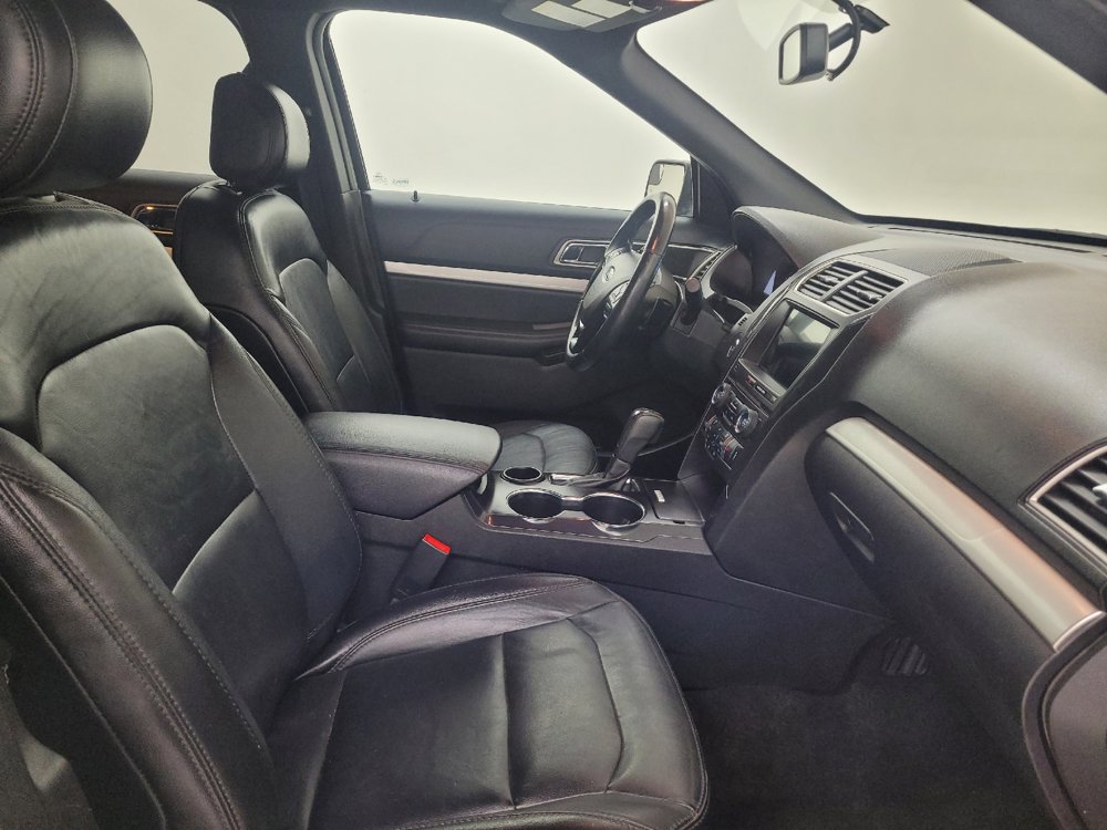 Used 2017 Ford Explorer XLT w/ Equipment Group 202A FWD image 21