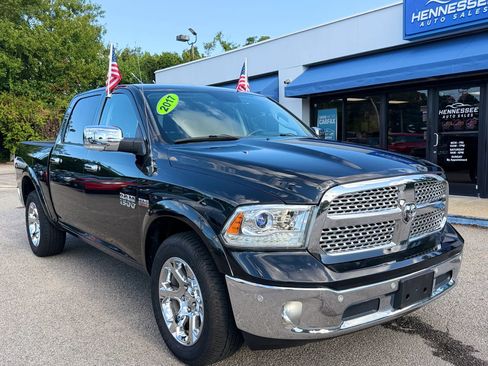 Used 2017 RAM 1500 Laramie w/ Convenience Group AWD/4WD image 5