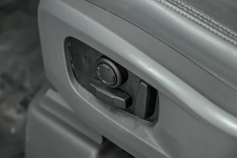Used 2023 Land Rover Defender 110 X-Dynamic SE AWD/4WD image 21