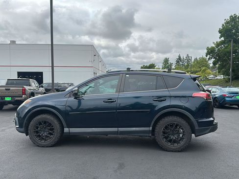 Used 2018 Toyota RAV4 LE w/ All Weather Liner Package AWD/4WD image 13