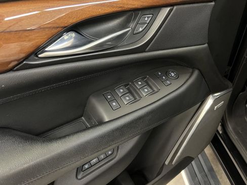 Used 2015 Cadillac Escalade Premium image 16