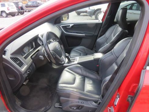 Used 2015 Volvo XC60 T6 R-Design image 16