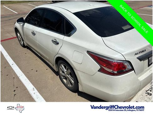 Used 2015 Nissan Altima 2.5 SL w/ Technology Package FWD image 9