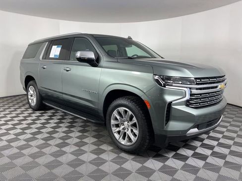 Used 2023 Chevrolet Suburban Premier image 2