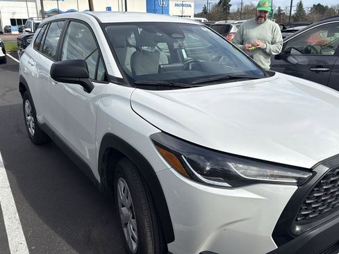 Used 2023 Toyota Corolla Cross L image 3