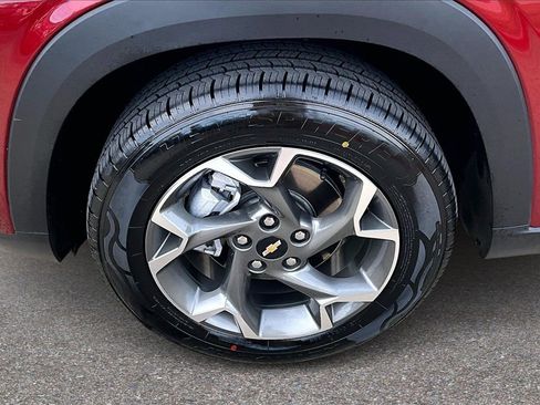 Used 2024 Chevrolet Trax LT w/ Sunroof Package image 32