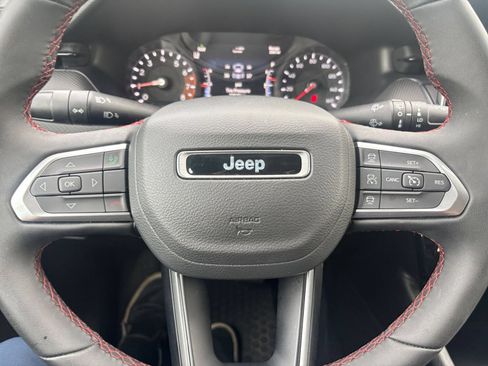 Used 2025 Jeep Compass Trailhawk AWD/4WD image 27