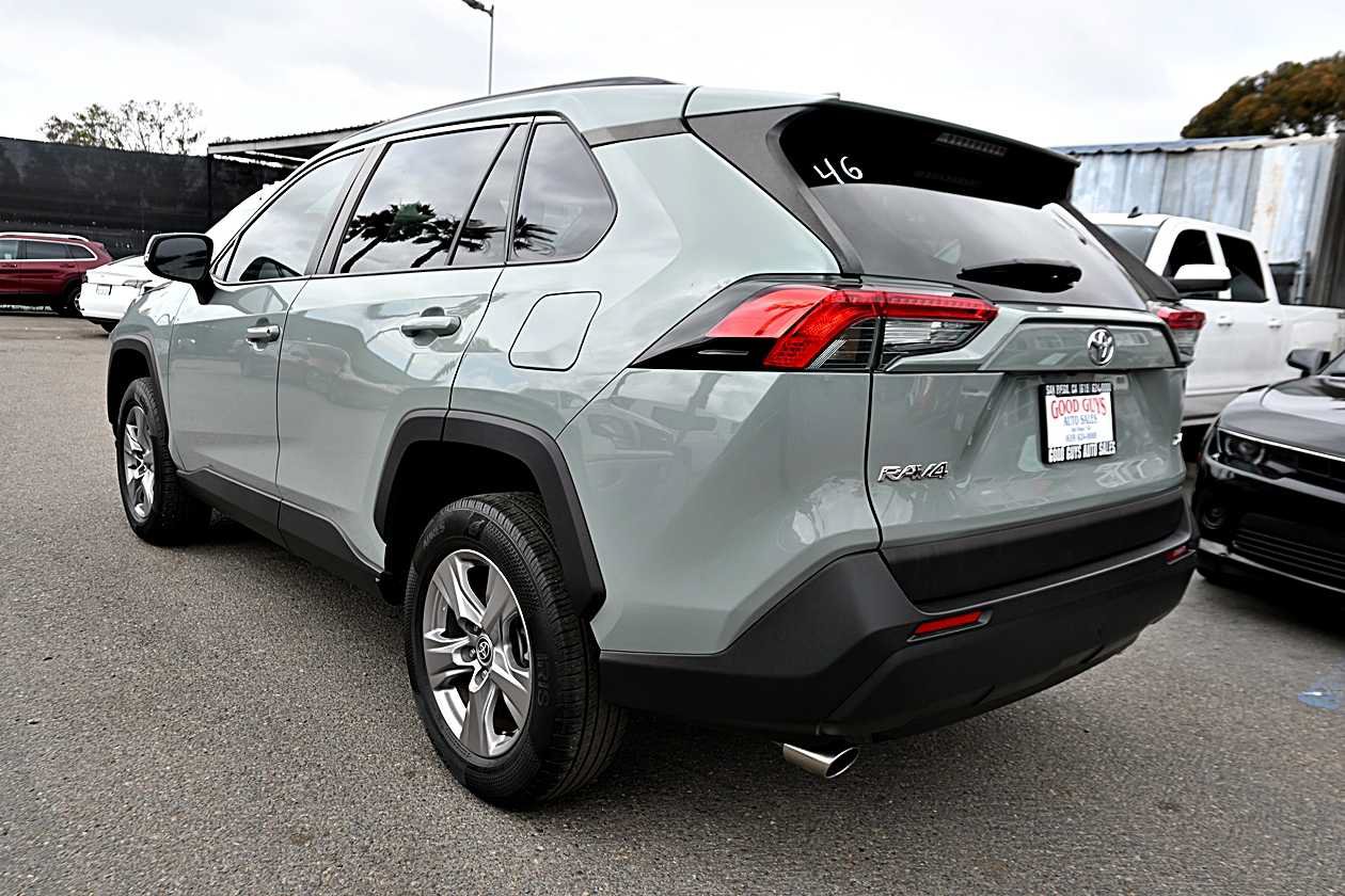 Used 2022 Toyota RAV4 XLE FWD image 5