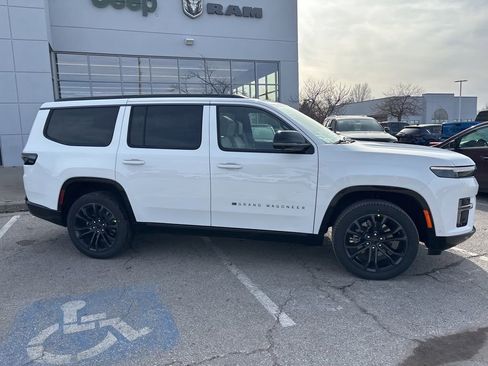 New 2026 Jeep Grand Wagoneer Summit AWD/4WD image 38