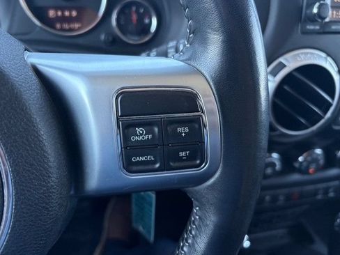 Used 2016 Jeep Wrangler Unlimited Rubicon AWD/4WD image 17