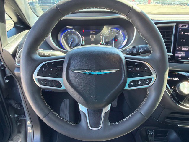 Used 2025 Chrysler Pacifica Select FWD image 27