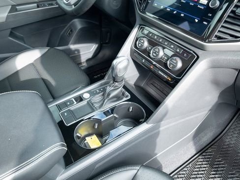 Used 2023 Volkswagen Atlas Cross Sport SE image 42