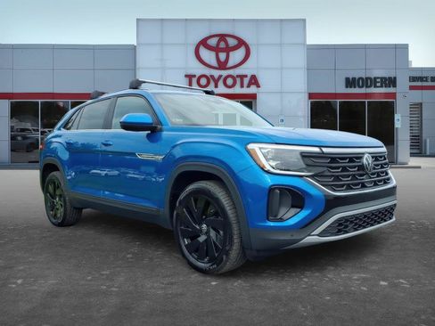 Used 2024 Volkswagen Atlas Cross Sport SE w/ Panoramic Sunroof Package FWD image 10