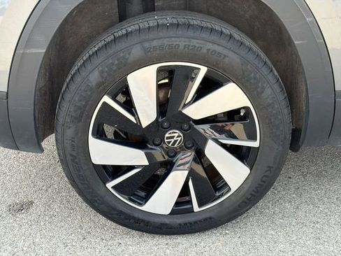 Used 2025 Volkswagen Atlas Cross Sport SE AWD/4WD image 40