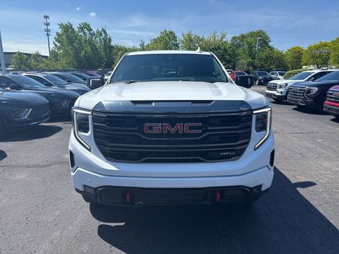 Used 2023 GMC Sierra 1500 AT4 w/ AT4 Preferred Package AWD/4WD image 3