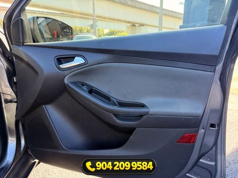 Used 2014 Ford Focus SE FWD image 22