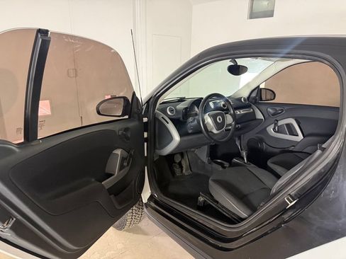 Used 2014 smart fortwo pure RWD image 9