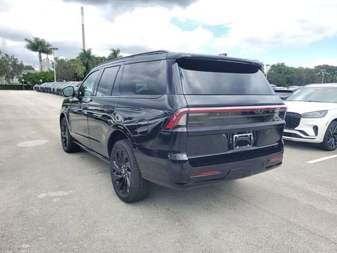 New 2025 Lincoln Navigator Reserve w/ Jet Appearance Package AWD/4WD image 3