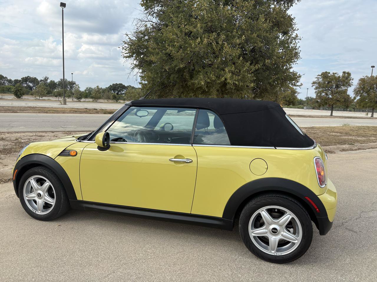 Used 2009 MINI Cooper Convertible FWD image 22