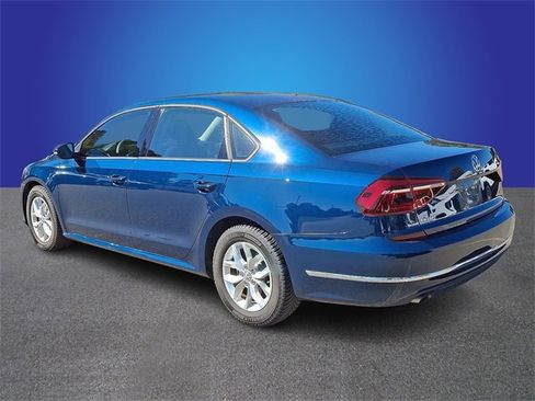 Used 2018 Volkswagen Passat 2.0T R-Line image 6