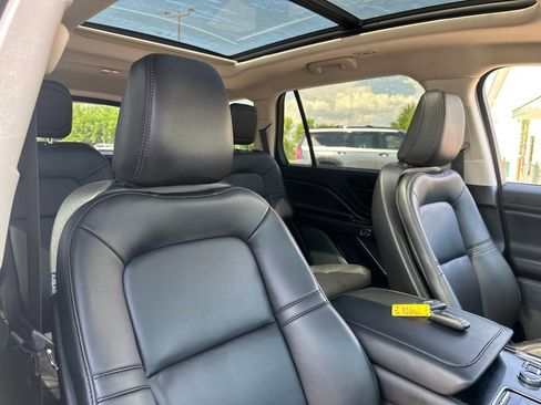Used 2023 Lincoln Aviator AWD w/ Premium Package image 32