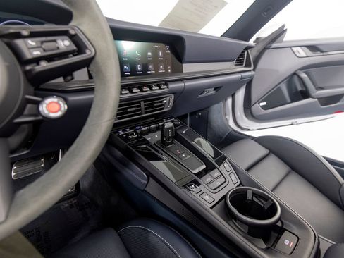 Certified 2025 Porsche 911 Carrera GTS RWD image 31
