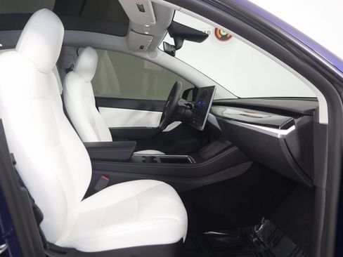 Used 2022 Tesla Model Y Performance image 14