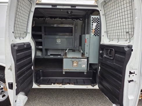 Used 2014 Chevrolet Express 3500 w/ Chrome Appearance Package RWD image 15