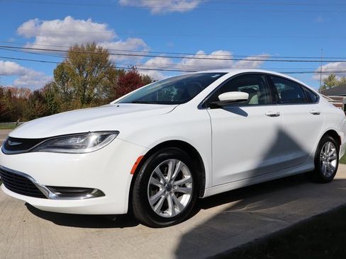 Used 2017 Chrysler 200 Limited Platinum w/ Comfort & Convenience Group image 5