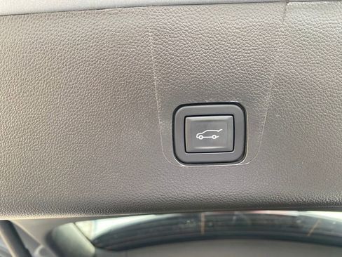 Used 2023 Chevrolet Traverse LT image 26