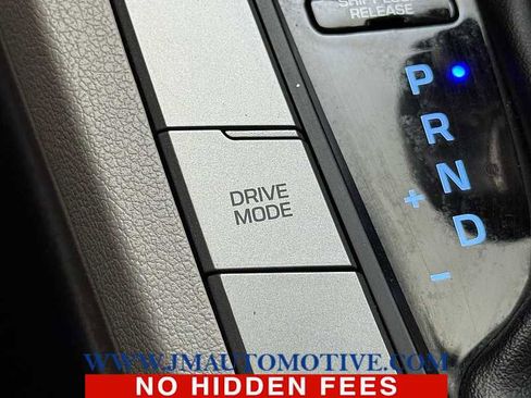 Used 2017 Hyundai Elantra SE image 27