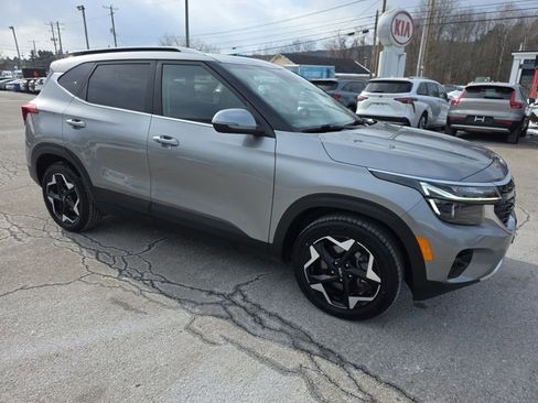 Used 2024 Kia Seltos EX image 7