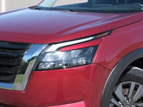 Used 2023 Nissan Pathfinder SV image 34