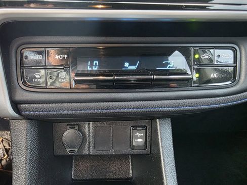 Used 2017 Toyota Corolla SE w/ Carpet Mat Package (TMS) FWD image 21