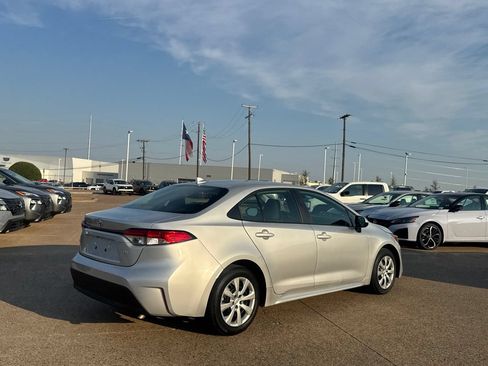 Used 2025 Toyota Corolla LE FWD image 22