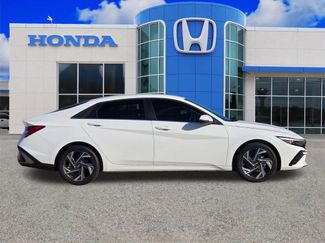 Used 2025 Hyundai Elantra Limited video 2