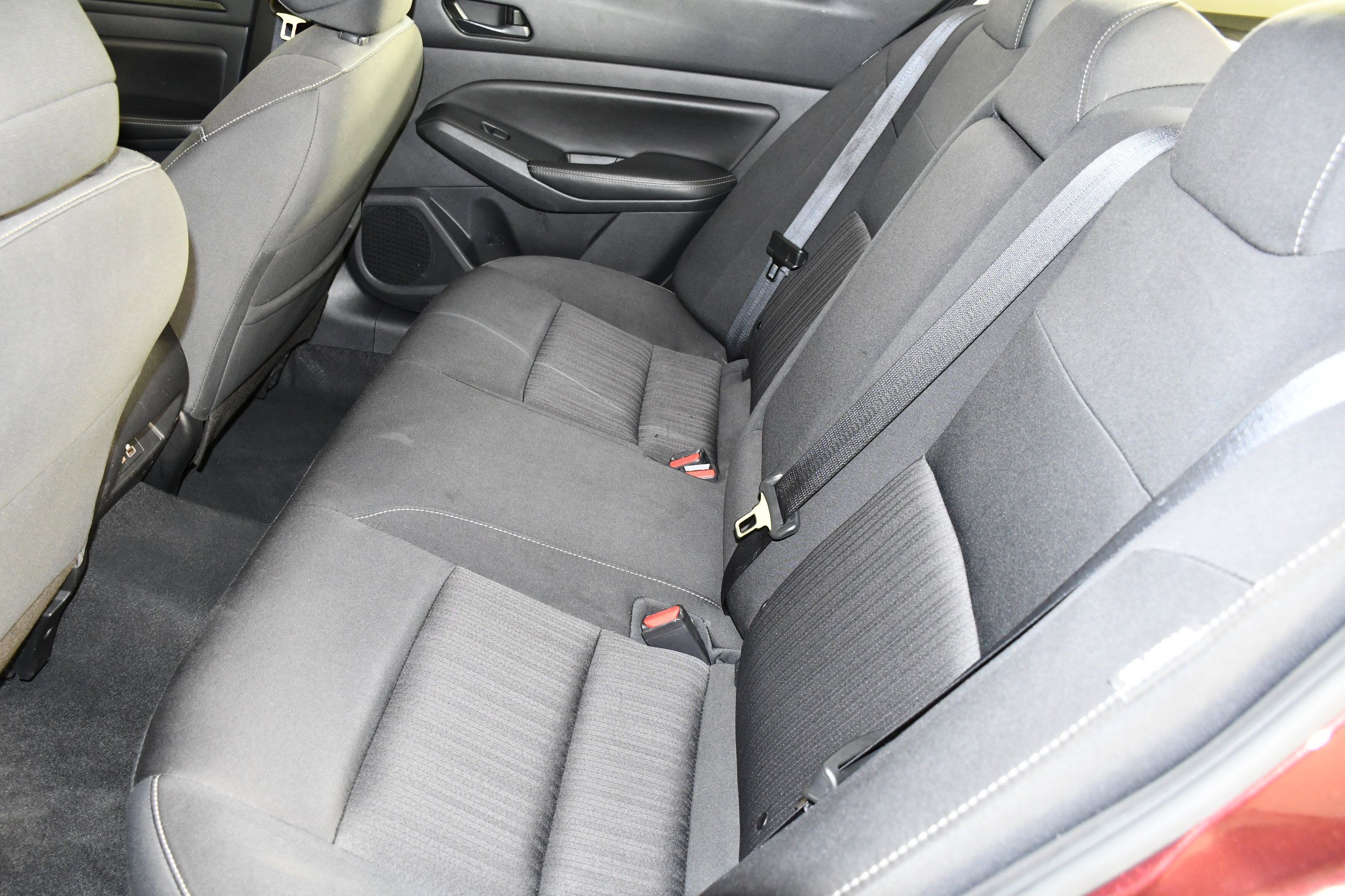 Used 2024 Nissan Altima 2.5 SV FWD image 46